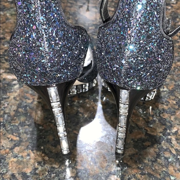 Beautiful Boutique 9 crystal sandals - Picture 5 of 10